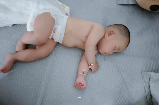 肥城宝宝脸上有白色斑块 肥城宝宝脸上有白色斑块